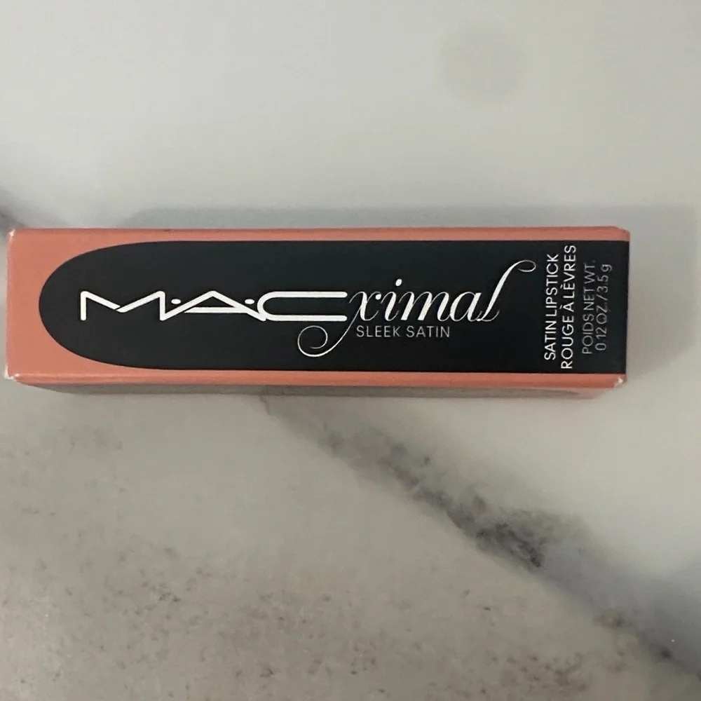 NWT Mac Lipstick in Fleshpot